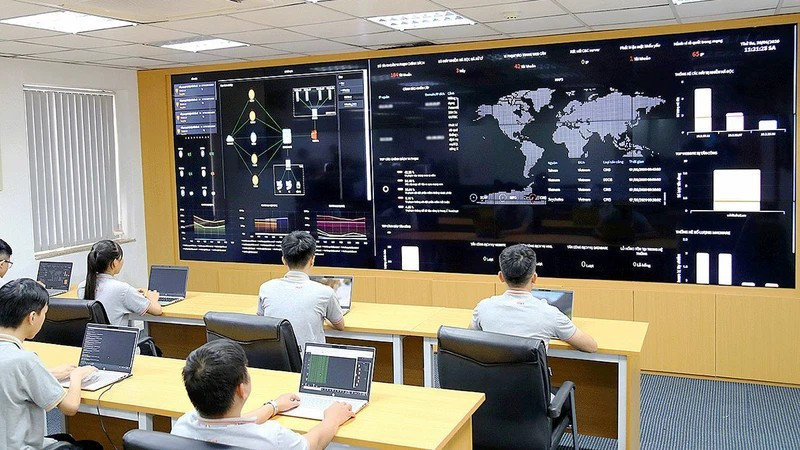 Trung tâm điều hành an toàn, an ninh mạng SOC giúp phát hiện sớm và thực hiện các quy trình ứng phó (SOP - Standard Operating Procedures) để xử lý kịp thời các cuộc tấn công mạng. Ảnh T.L chuyen-doi-so-7424.jpg