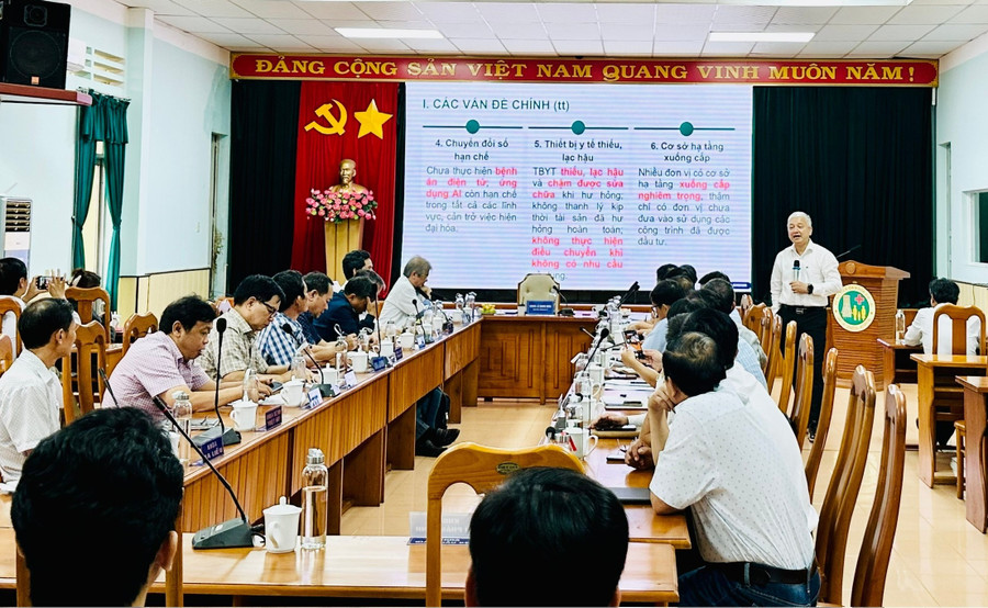 Tại hội thảo, các đại biểu được nghe các chuyên đề gồm: Quản lý và quản lý y tế; các nhóm giải pháp nâng cao chất lượng hoạt động của bệnh viện, trung tâm y tế tỉnh Gia Lai. Ảnh: Như Nguyện z6859159035361-113f4947fe41661dd0c08ec58723f692.jpg