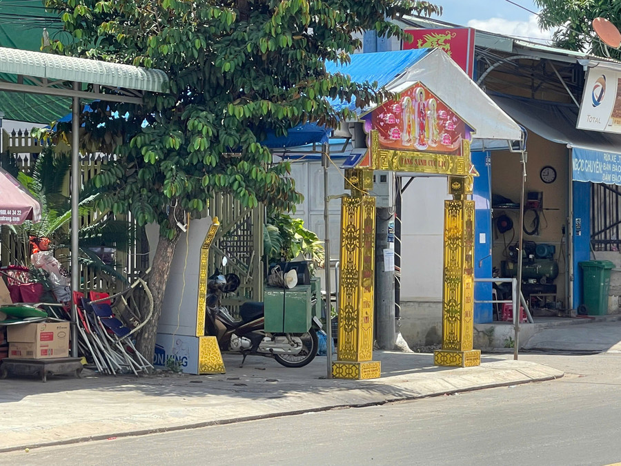 Gia đình tổ chức lo hậu sự cho nạn nhân vụ. Ảnh Vũ Chi gia-dinh-to-chuc-lo-hau-su-cho-anh-q-nan-nhan-vu-treo-co-anh-vu-chi.jpg