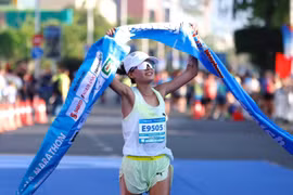 Hãy dành sự đầu tư tương xứng cho Hồng Lệ!