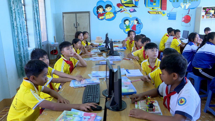 100% các khối lớp của Trường TH Lý Tự Trọng (xã Ia Der, huyện Ia Grai) đã triển khai học bạ số. Ảnh: Huy Toàn 100-cac-lop-hoc-cua-truong-tieu-hoc-ly-tu-trong-xa-ia-der-huyen-ia-grai-da-trien-khai-hoc-ba-so.jpg