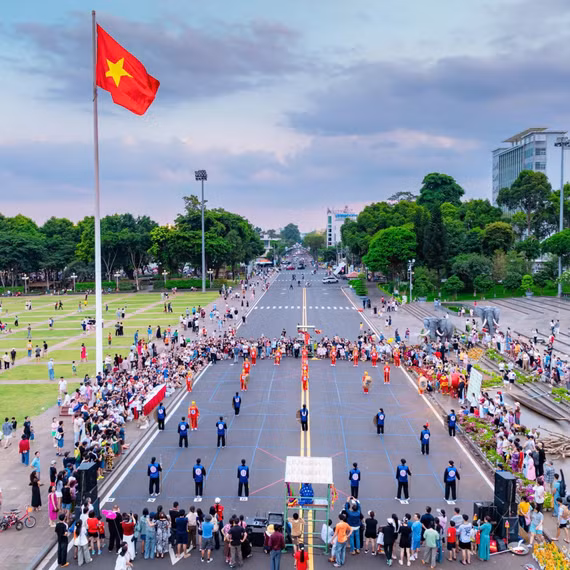 Sôi động biểu diễn võ thuật Hào khí Tây Sơn kết hợp Cờ người