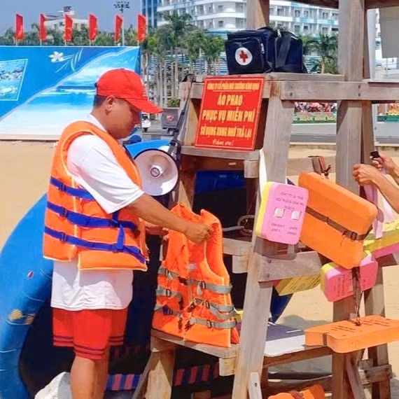 Gia Lai có 8 điểm cho mượn áo phao miễn phí ở biển