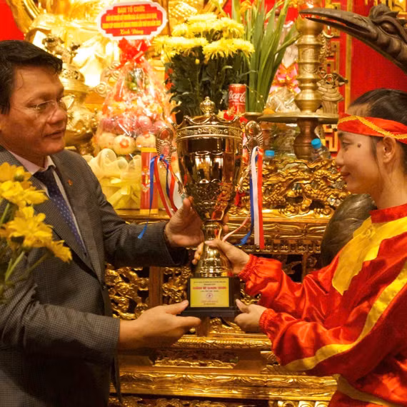 Dâng hương, rước cúp tại Đền thờ Tây Sơn Tam kiệt
