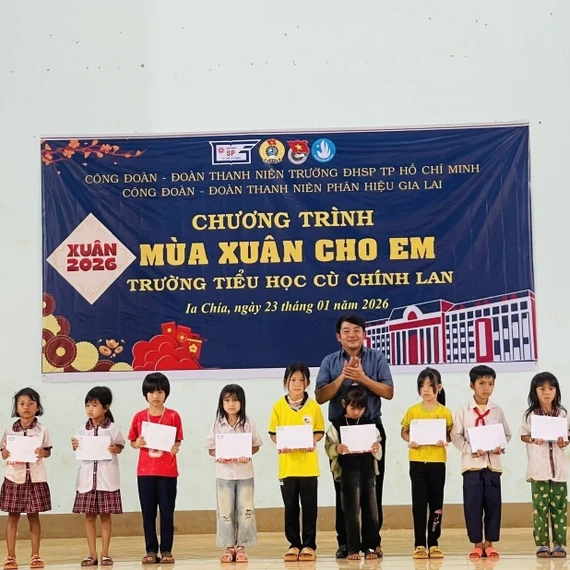“Mùa Xuân cho em” đến với học sinh xã Ia Chia