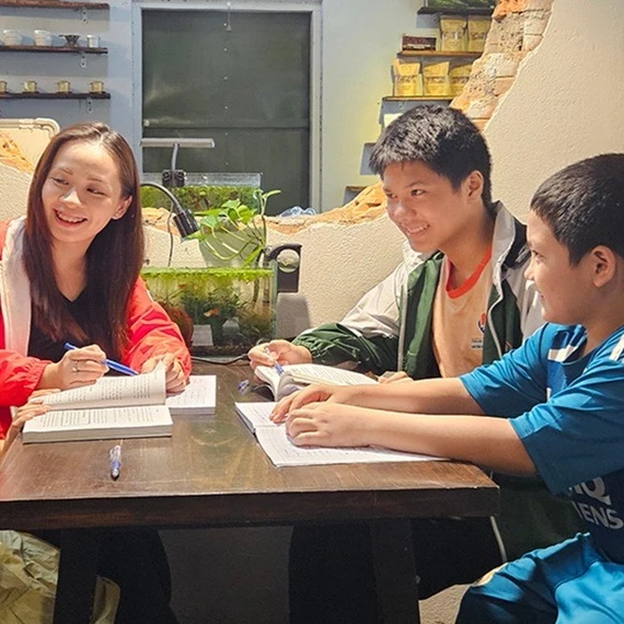 Du học sinh dạy tiếng Anh miễn phí
