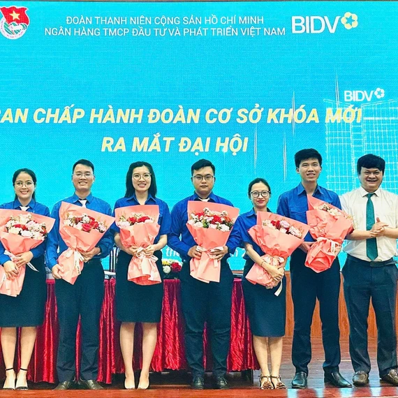 Ban Chấp hành Đoàn cơ sở BIDV Gia Lai nhiệm kỳ 2025-2030 ra mắt Đại hội. Ảnh: Đồng Lai