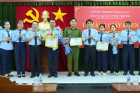 Gia Lai: Khen thưởng đột xuất 3 tập thể, cá nhân về công tác chống buôn lậu, gian lận thương mại