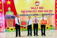 Bí thư Thành ủy Pleiku Trịnh Duy Thuân dự Ngày hội Đại đoàn kết tại phường Phù Đổng