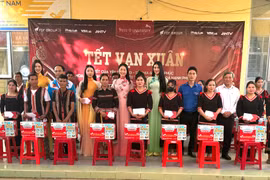 Trao 500 suất quà cho người dân khó khăn tại huyện Chư Păh-Tết Vạn Xuân 2025