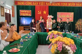 Lãnh đạo huyện Chư Păh thăm, tặng quà Tết Đồn Biên phòng Ia O huyện Ia Grai