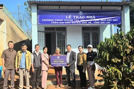 Trao 5 căn nhà "xóa nhà tạm, nhà dột nát" cho người dân xã Ia H’Lốp