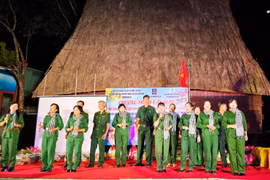 Chương trình văn nghệ mừng Đảng, mừng Xuân tại làng Ơp