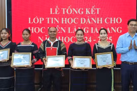 12 người dân tộc thiểu số phường Chi Lăng hoàn thành lớp Tin học văn phòng