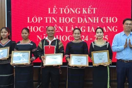 12 người dân tộc thiểu số phường Chi Lăng hoàn thành lớp Tin học văn phòng