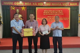 Phó Bí thư Thường trực Tỉnh ủy Gia Lai Rah Lan Chung thăm, tặng quà nhân dịp 27-7