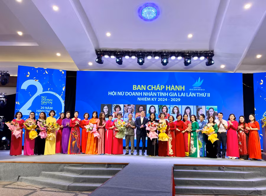 ban-chap-hanh-hoi-nu-doanh-nhan-tinh-gia-lai-lan-thu-ii-nhiem-ky-2024-2029-ra-mat-tai-dai-hoi-anh-ha-duy-2277.jpg