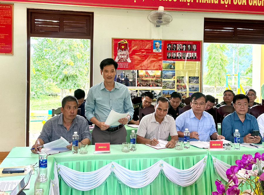 Chủ tịch UBND xã Ia O Phan Đình Thắm phát biểu tại buổi làm việc. Ảnh: Hà Duy 5-ong-phan-dinh-tham-chu-tich-ubnd-xa-ia-o-phat-bieu-tai-buoi-lam-viec.jpg