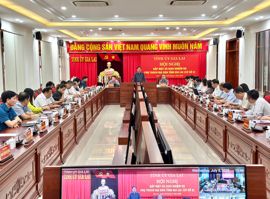ទិដ្ឋភាពនៃការជួបជុំនិងប្រគល់ភារកិច្ចទទួលបន្ទុកខេត្ត Gia Lai (មូលដ្ឋានទី២)។ រូបថត៖ ហា ឌុយ quang-canh-hoi-nghi-gap-mat-va-giao-nhiem-vu-phu-trach-dia-ban-tinh-gia-lai-co-so-2-anh-ha-duy.jpg