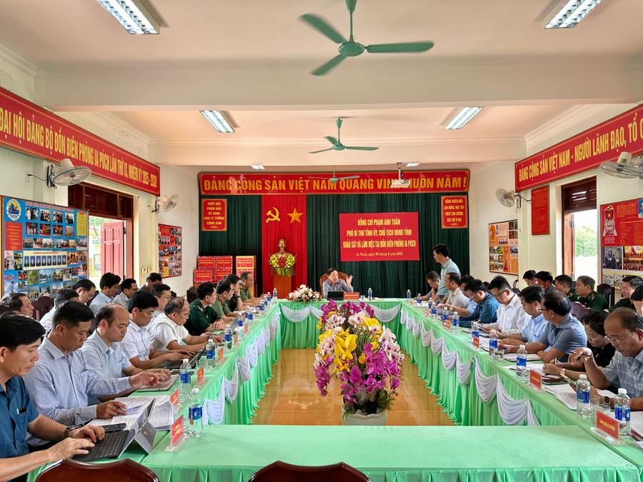 Chủ tịch UBND tỉnh Phạm Anh Tuấn chủ trì buổi làm việc chung với đại diện lãnh đạo các Đồn Biên phòng và Đảng ủy, UBND 7 xã biên giới. Ảnh: Hà Duy 1-quang-canh-buoi-lam-viec-anh-ha-duy.jpg