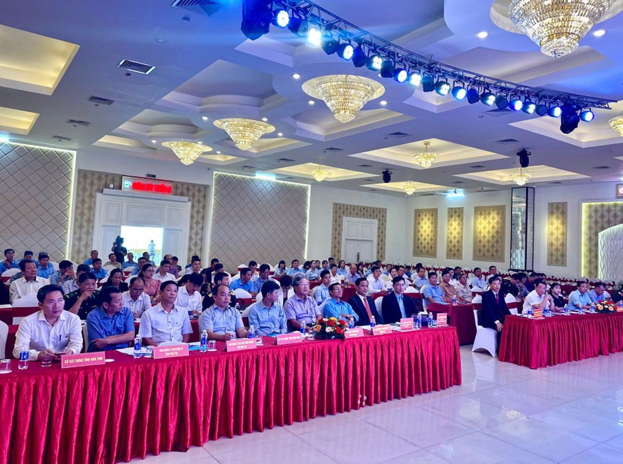 Quang cảnh hội nghị công bố quy hoạch xây dựng Khu Kinh tế Cửa khẩu Quốc tế Lệ Thanh. Ảnh: Hà Duy quang-canh-hoi-nghi-cong-bo-quy-hoach-xay-dung-khu-kinh-te-cua-khau-quoc-te-le-thanh-anh-ha-duy.jpg