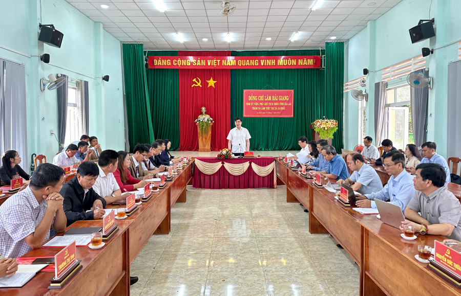 Quang cảnh buổi làm việc của Phó Chủ tịch UBND tỉnh Lâm Hải Giang tại xã Ia Krái. Ảnh: Hà Duy quang-canh-buoi-lam-viec-cua-pho-chu-tich-ubnd-tinh-lam-hai-giang-tai-xa-ia-krai-anh-ha-duy.jpg