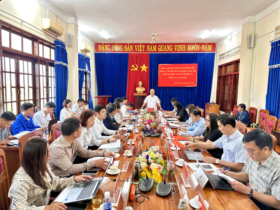 quang-canh-buoi-lam-viec.jpg