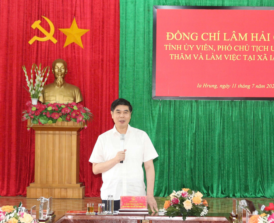 Phó Chủ tịch UBND tỉnh Lâm Hải Giang phát biểu chỉ đạo tại buổi làm việc với xã Ia Hrung. Ảnh: Hà Duy pho-chu-tich-ubnd-tinh-lam-hai-giang-phat-bieu-chi-dao-tai-buoi-lam-viec-voi-xa-ia-hrung-anh-ha-duy.jpg