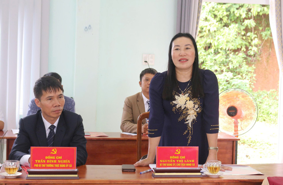 Bí thư Đảng ủy xã Ia Krái Nguyễn Thị Lành nêu những khó khăn mà xã gặp phải sau khi sáp nhập. Ảnh: Hà Duy bi-thu-dang-uy-chu-tich-hdnd-xa-ia-krai-nguyen-thi-lanh-bao-cao-nhung-kho-khan-xa-dang-gap-sau-khi-sap-nhap-anh-ha-duy.jpg