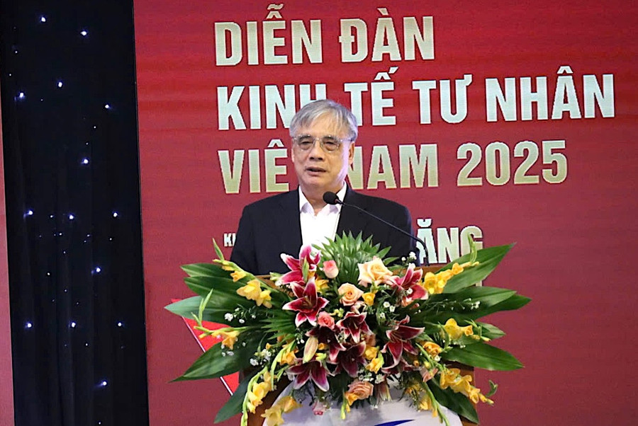 PGS-TS Trần Đình Thiên phát biểu tại Diễn đàn. Ảnh: Hà Duy 6-pgsts-tran-dinh-thien-phat-bieu-tai-dien-dan-anh-ha-duy.jpg