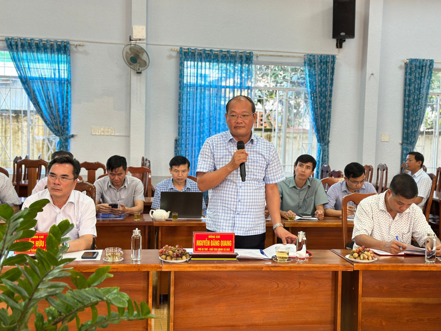 Chủ tịch UBND xã Gào Nguyễn Đăng Quang báo cáo tại buổi làm việc. Ảnh: Hà Duy chu-tich-ubnd-xa-gao-nguyen-dang-quang-bao-cao-tai-buoi-lam-viec-anh-ha-duy.jpg