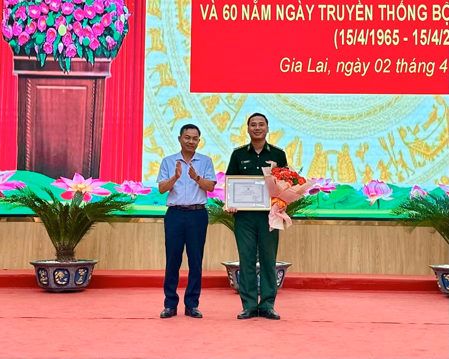 giai-nhat-ca-nhan-cua-cuoc-thi-duoc-trao-cho-dong-chi-hoang-minh-hai-phong-chinh-tri-bo-chi-huy-bdbp-tinh-anh-ha-duy.jpg