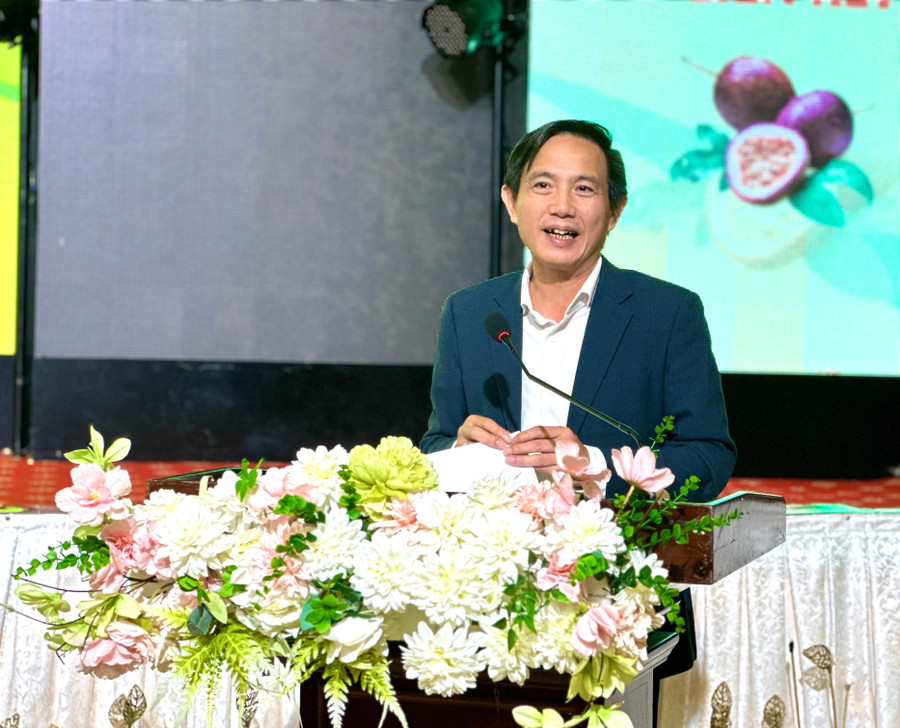 Pan Vu Minh Viet - zástupce šéfredaktora novin Zemědělství a životní prostředí, hovoří na fóru. Foto: Ha Duy ong-vu-minh-viet-pho-tong-bien-tap-bao-nong-nghiep-va-moi-truong-phat-bieu-chao-mung-tai-dien-dan-anh-ha-duy.jpg