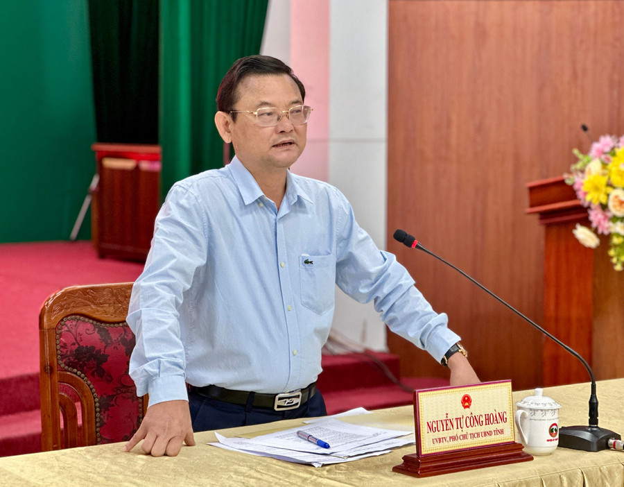 Phó Chủ tịch UBND tỉnh Nguyễn Tự Công Hoàng phát biểu kết luận buổi làm việc với các xã Chư Sê, Bờ Ngoong, Al Bá, Ia Ko. Ảnh: Hà Duy pho-chu-tich-ubnd-tinh-nguyen-tu-cong-hoang-phat-bieu-ket-luan-buoi-lam-viec-voi-cac-xa-chu-se-bo-ngoong-al-ba-ia-ko-anh-ha-duy.jpg