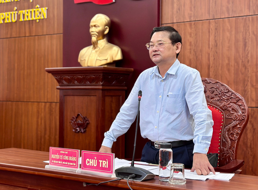 Phó Chủ tịch UBND tỉnh Nguyễn Tự Công Hoàng phát biểu tại buổi làm việc với các xã Phú Thiện, Chư A Thai, Ia Rbol và Ia Sao. Ảnh: Hà Duy pho-chu-tich-ubnd-tinh-nguyen-tu-cong-hoang-phat-bieu-tai-buoi-lam-viec-voi-cac-xa-phu-thien-chu-a-thai-ia-rbol-va-ia-sao-anh-ha-duy.jpg