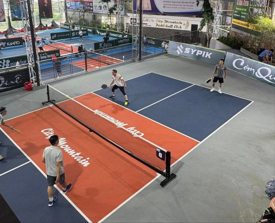 Pickleball เป็นกีฬาที่ได้รับการพัฒนาอย่างมากในจาลายเมื่อไม่นานนี้ ภาพโดย: H.D san-tap-tai-city-mountain-pickleball-anh-hd-1613.jpg