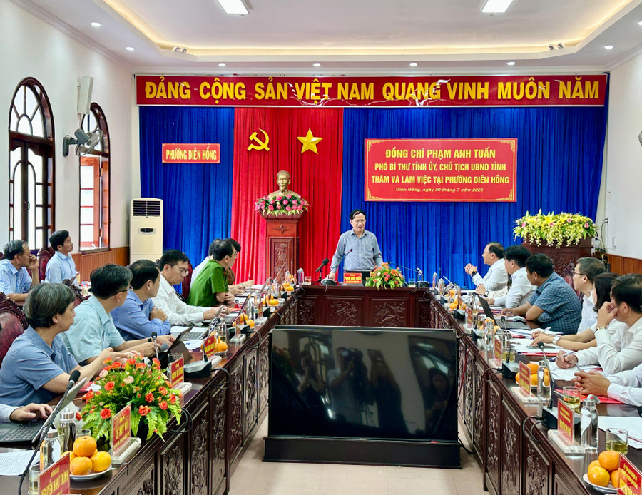 Chủ tịch UBND tỉnh Phạm Anh Tuấn làm việc tại phường Diên Hồng. Ảnh: Hà Duy chu-tich-ubnd-tinh-pham-anh-tuan-lam-viec-tai-phuong-dien-hong-anh-ha-duy.jpg