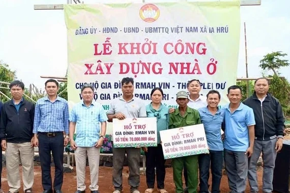 Khởi công xây nhà cho 2 hộ nghèo tại xã Ia Hrú