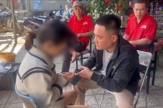 Công an Gia Lai xác minh tin báo bắt cóc, giúp hai mẹ con về quê an toàn