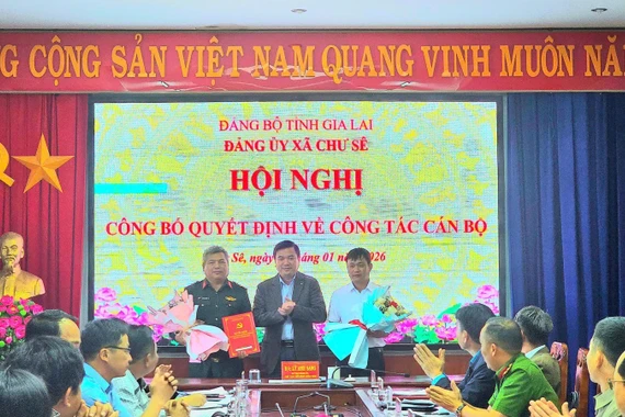 Đảng uỷ xã Chư Sê: Hội nghị công bố Quyết định về công tác cán bộ