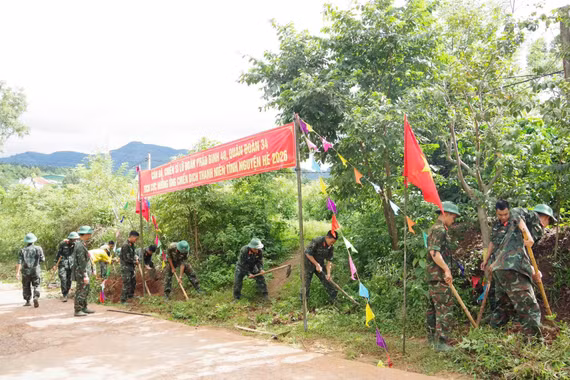 Xã Mang Yang phối hợp Lữ đoàn 40 ra quân thực hiện công tác dân vận năm 2026