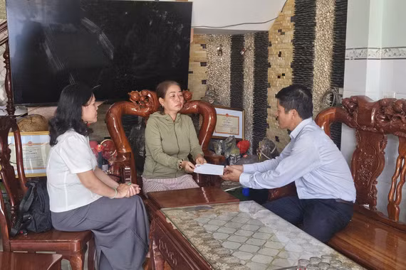 Gia Lai: Hỗ trợ 26 triệu đồng cho chủ tàu cá bị cháy và gia đình ngư dân mất tích trên biển