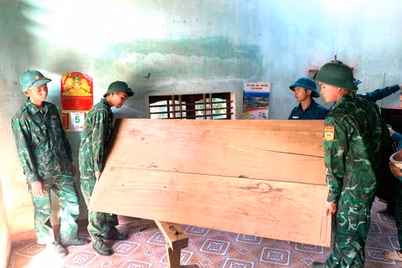 Xây nhà tình thương cho thân nhân người có công với cách mạng