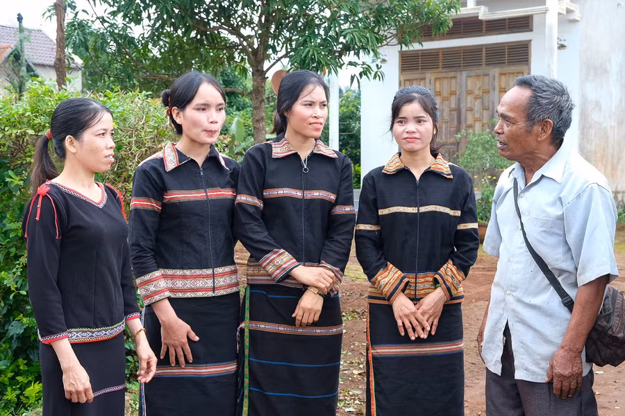su-tham-gia-cua-gia-lang-nguoi-uy-tin-gop-phan-nang-cao-hieu-qua-cua-to-truyen-thong-cong-dong-gop-phan-thuc-day-binh-dang-gioi-vung-dan-toc-thieu-so.jpg