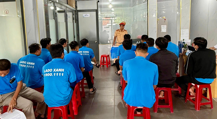 Quang cảnh buổi tuyên truyền. Ảnh: ĐVCC quang-canh.jpg
