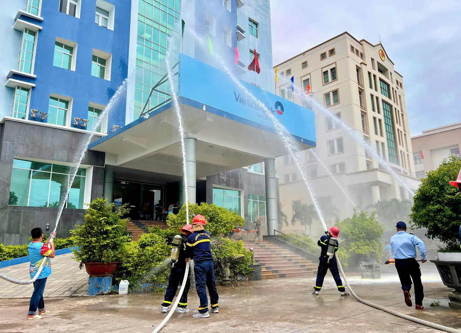Quang cảnh buổi diễn tập. Ảnh: N.L z6982735195770-91df4ad2b4108e9d2ccebd3290c45e7d.jpg