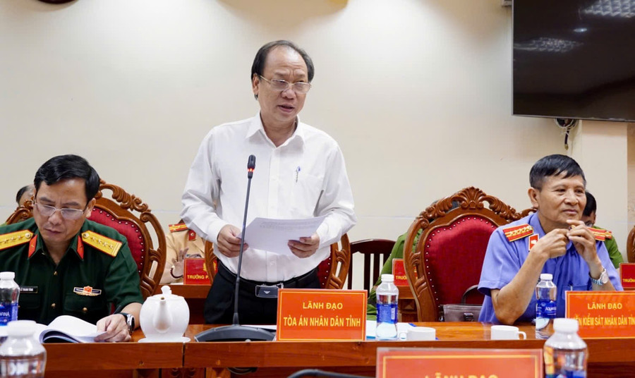 Đại diện Tòa án nhân dân tỉnh góp ý các dự án luật. Ảnh: N.L dai-dien-tand-gop-y-du-thao.jpg