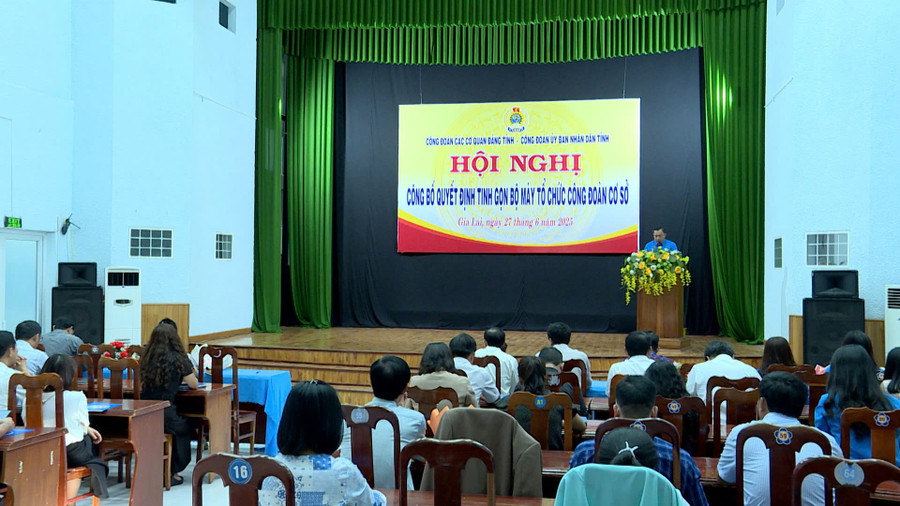 Hội nghị công bố quyết định tinh gọn bộ máy tổ chức công đoàn cơ sở. Ảnh: Huy Toàn hoi-nghi-cong-bo-quyet-dinh-tinh-gon-bo-may-to-chuc-cong-doan-co-so.jpg