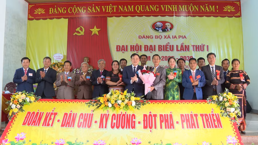 ra-mat-ban-chap-hanh-dang-bo-xa-ia-pia-lan-thu-i-nhiem-ky-2025-2030-anh-ro-lan-vien.jpg