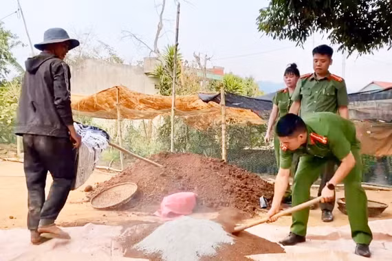 Chăm lo người yếu thế để giữ bình yên thôn, làng